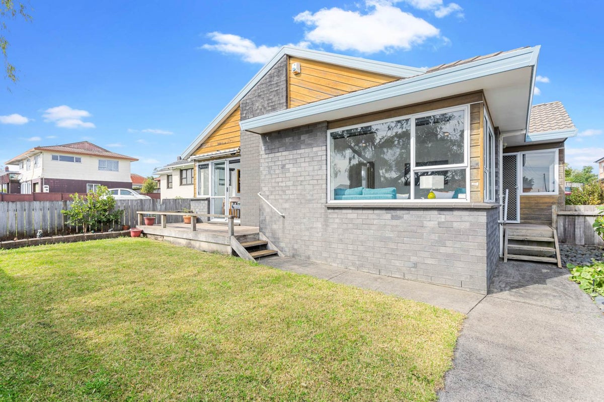 6 Bolton Street, Blockhouse Bay, Auckland - Carousel 2