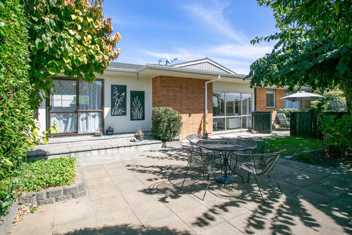 10 Woodstock Crescent, Leamington, Cambridge - Carousel 1