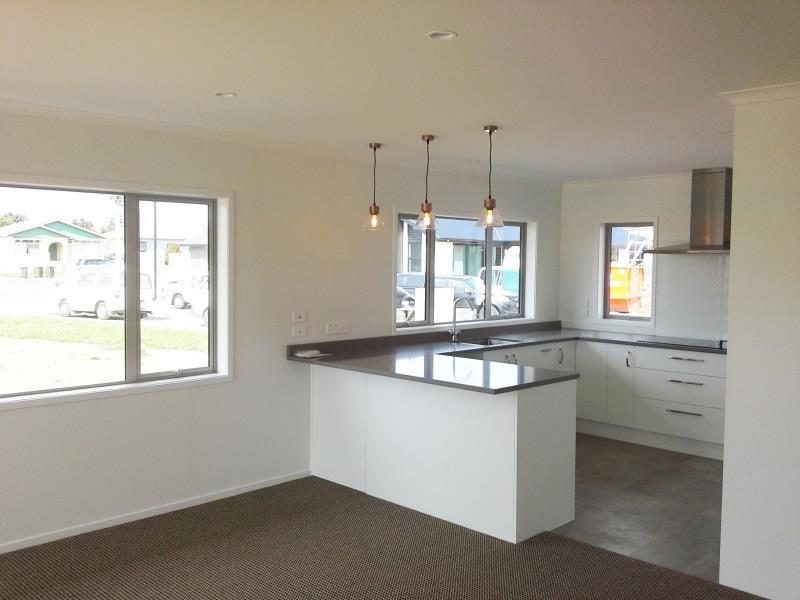 6 Howe Place, Upper Vogeltown, New Plymouth - Carousel 2