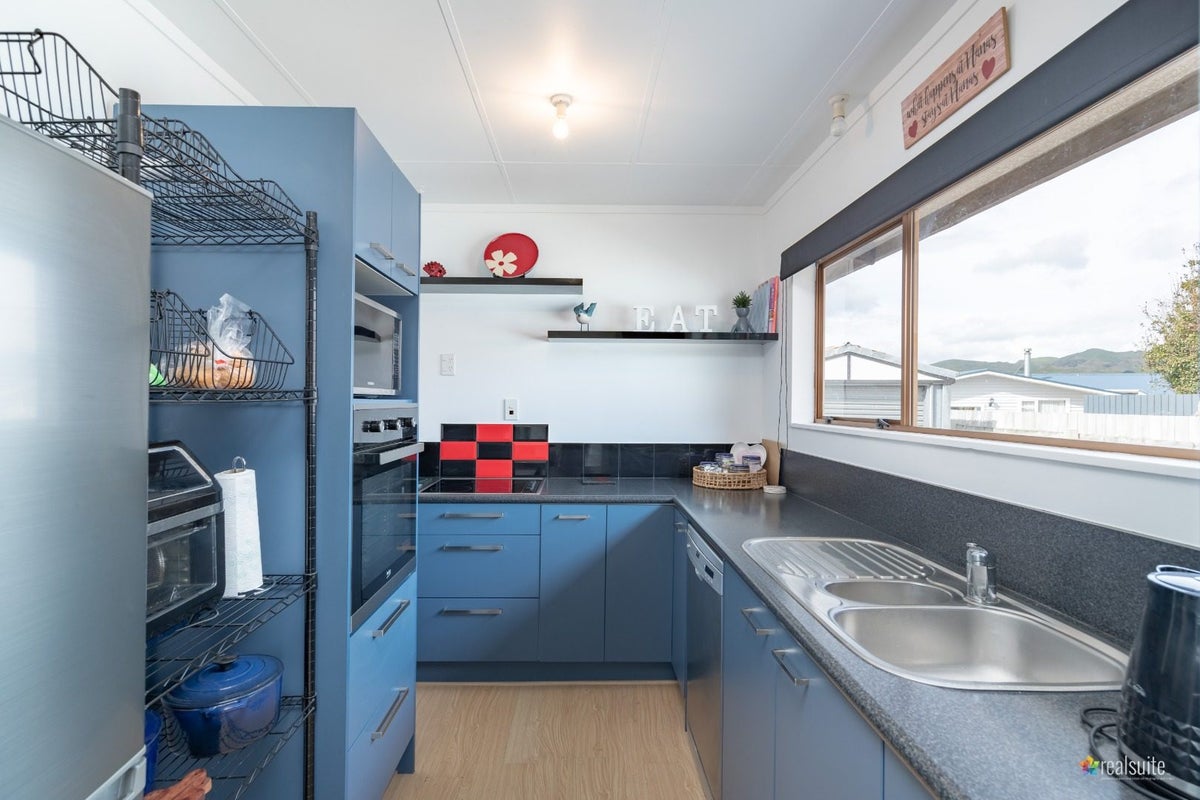 44 Beaumaris Crescent, Ascot Park, Porirua - Carousel 2