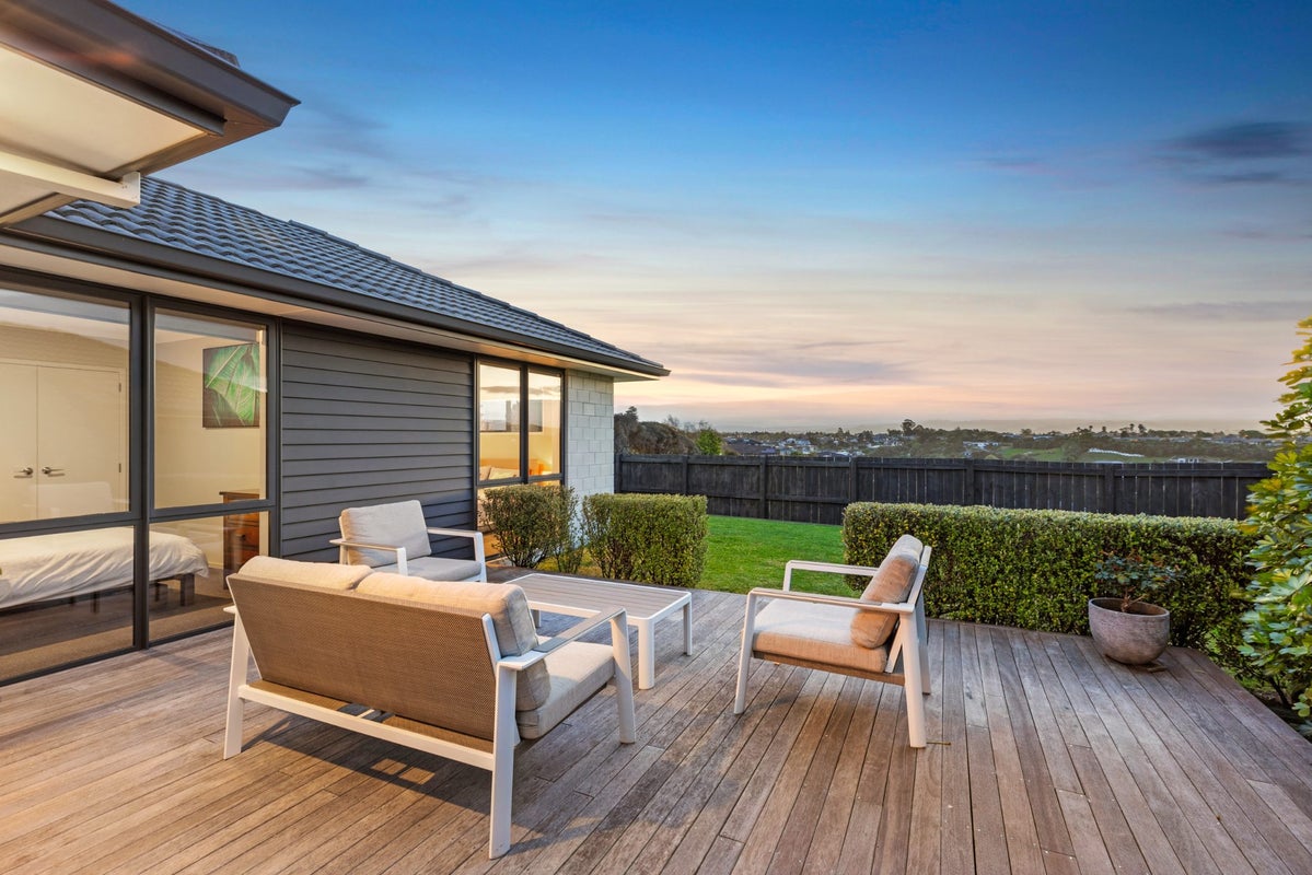 17 Waterside Drive, Pyes Pa, Tauranga - Carousel 1