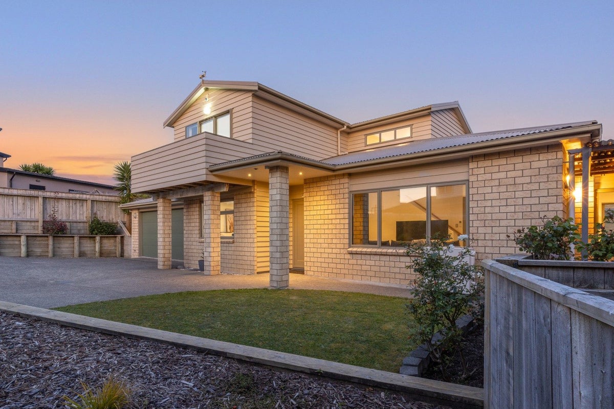 17 Tasman Close, Aotea, Porirua - Carousel 1