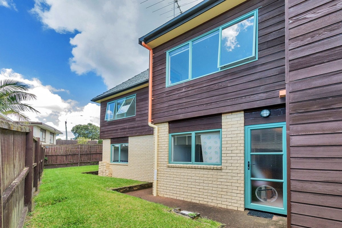 7A Clematis Avenue, Murrays Bay, Auckland - Carousel 1