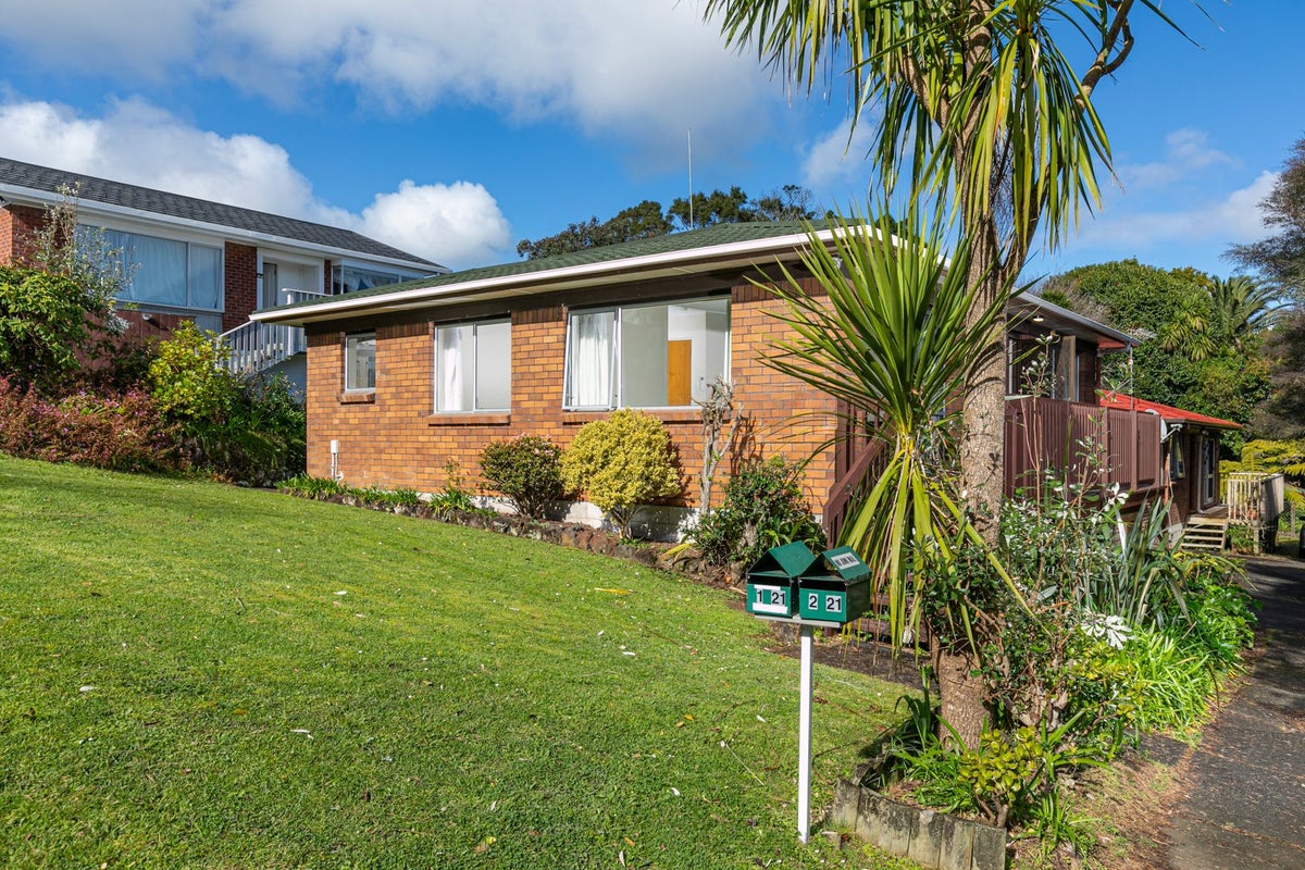 1/21 Takapu Street, Henderson, Auckland - Carousel 1