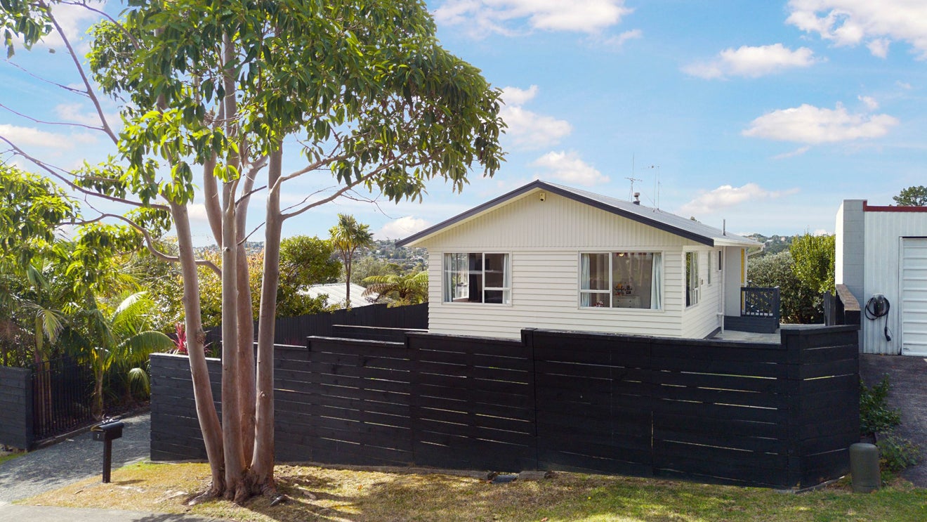 7 Kotinga Avenue, Glen Eden, Auckland - Carousel 1