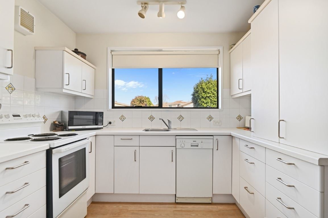 1/40 Ambleside Drive, Burnside, Christchurch - Carousel 2