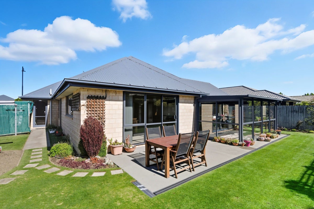 87 Rannoch Drive, Broomfield, Christchurch - Carousel 2