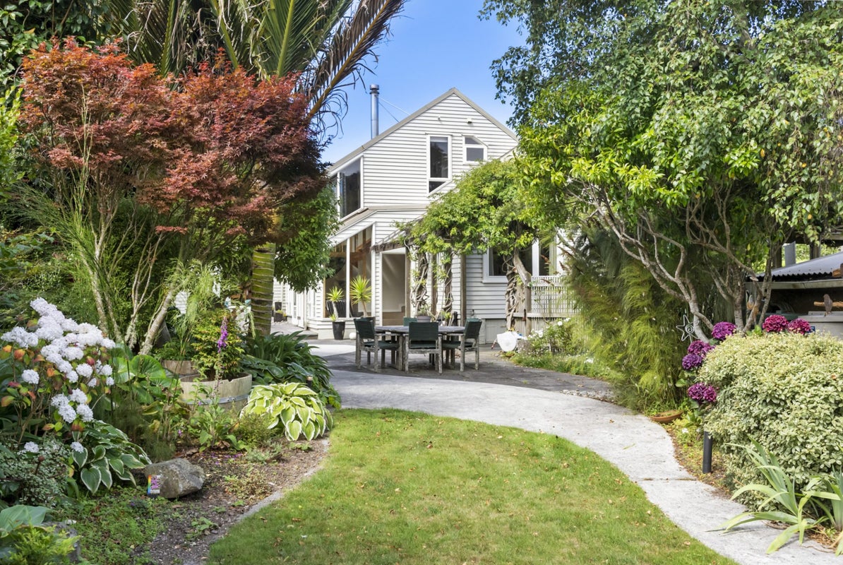 43A Parkvale Road, Karori, Wellington - Carousel 1