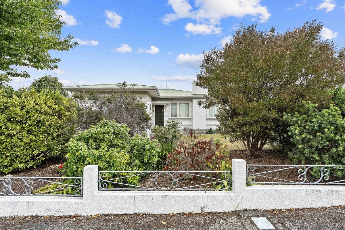 11 Gordon Street, Lansdowne, Masterton - Carousel 1