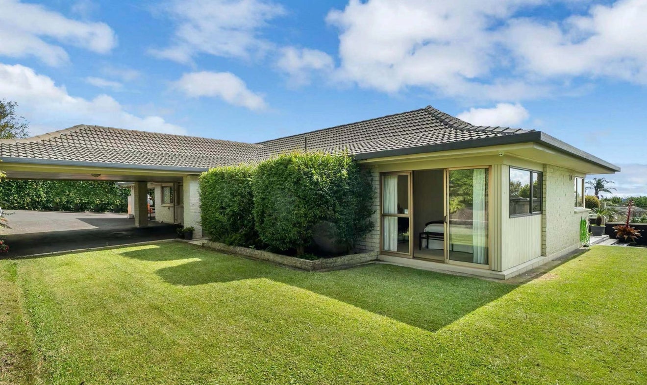 370 Point View Drive, Shamrock Park, Auckland - Carousel 1
