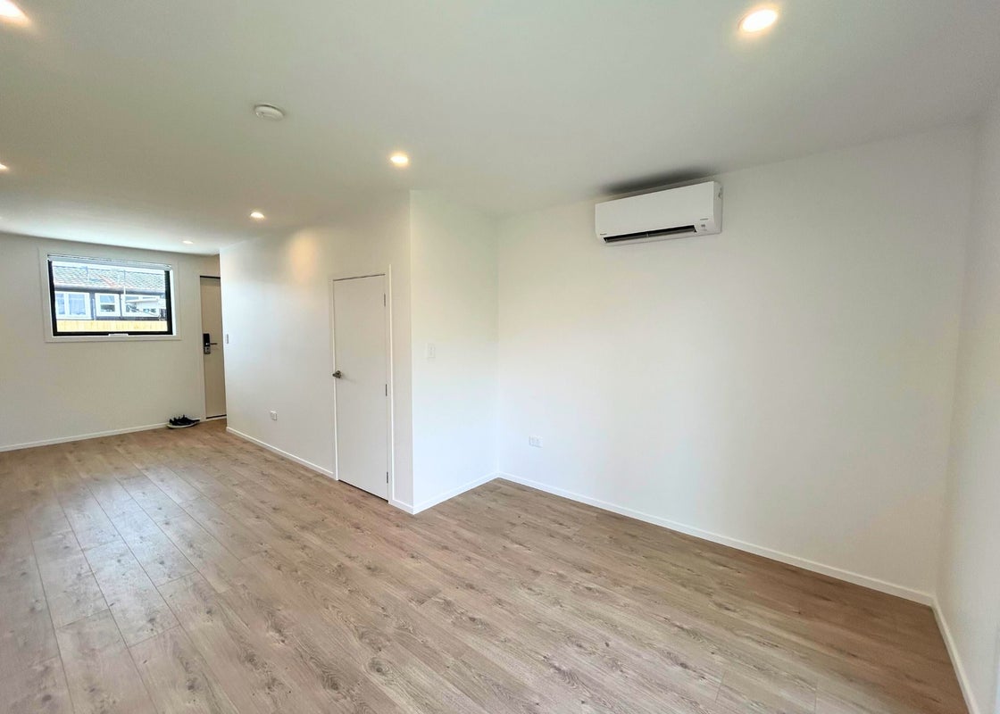 5/4 Mead Street, Avondale, Auckland - Carousel 2