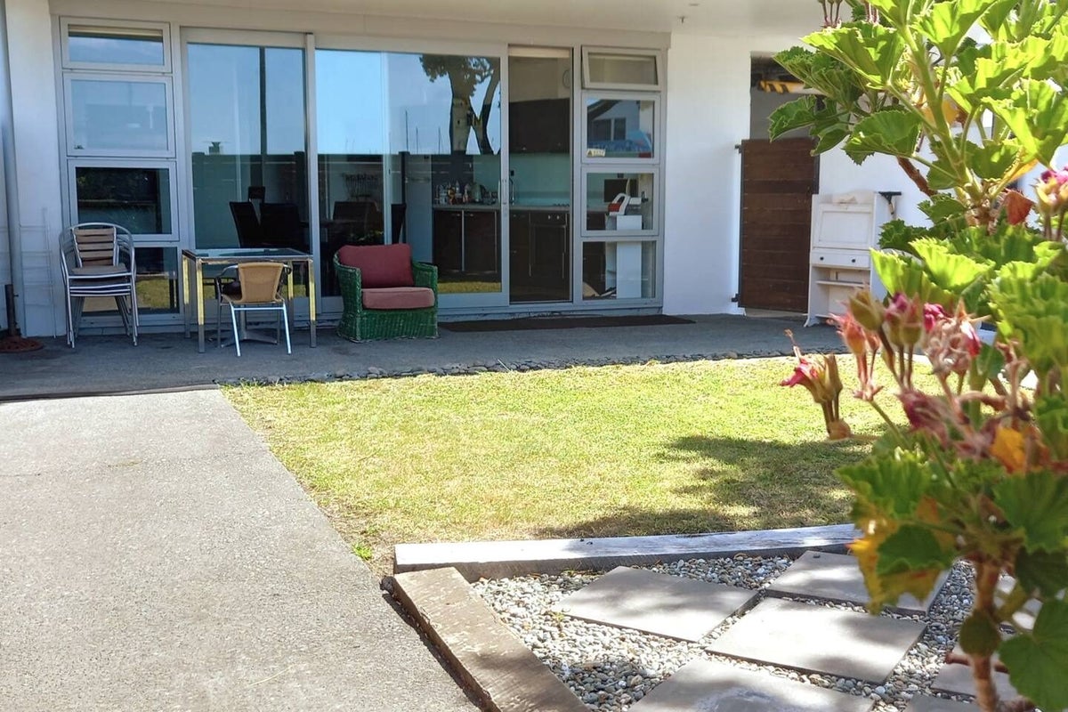 B105/14 WEST QUAY, AHURIRI, Napier - Carousel 1