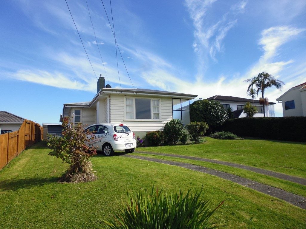 13 Pine Avenue, Otumoetai, Tauranga - Carousel 2