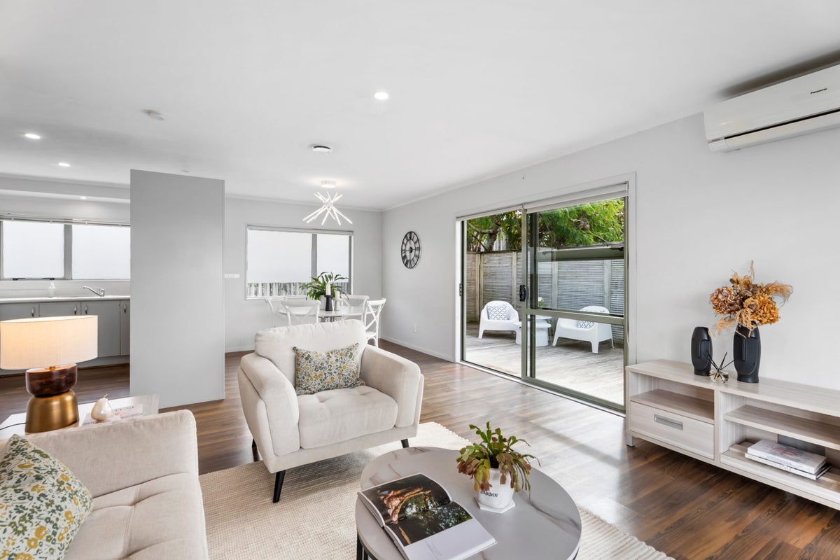 2/34 Elizabeth Drive, West Harbour, Auckland - Carousel 2