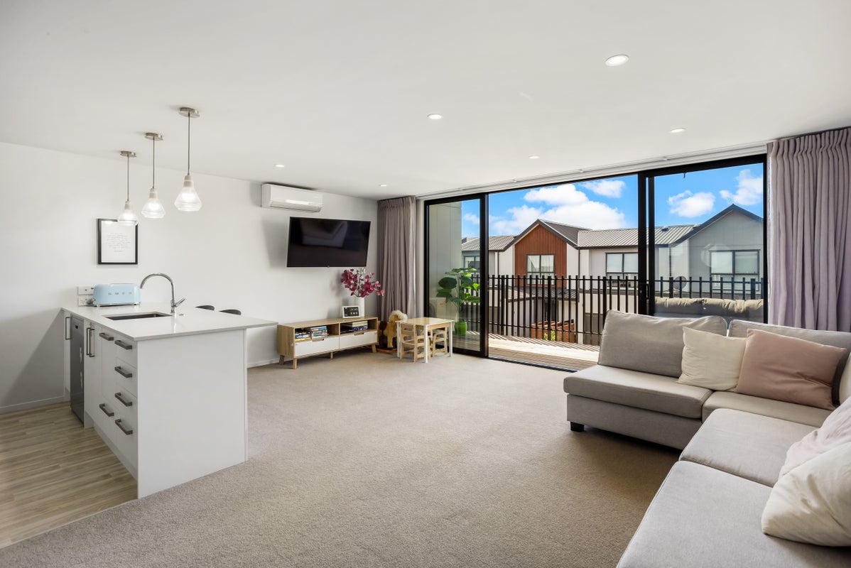2/7 Paketai Lane, Beachlands, Auckland - Carousel 1