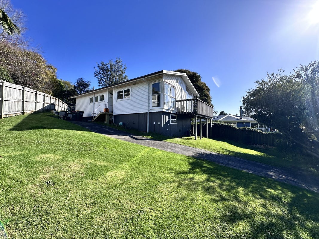 81 Vandeleur Avenue, Birkdale, Auckland - Carousel 2
