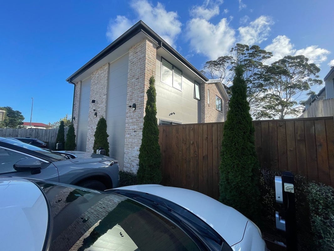 3/83 Vodanovich Road, Te Atatu South, Auckland - Carousel 9