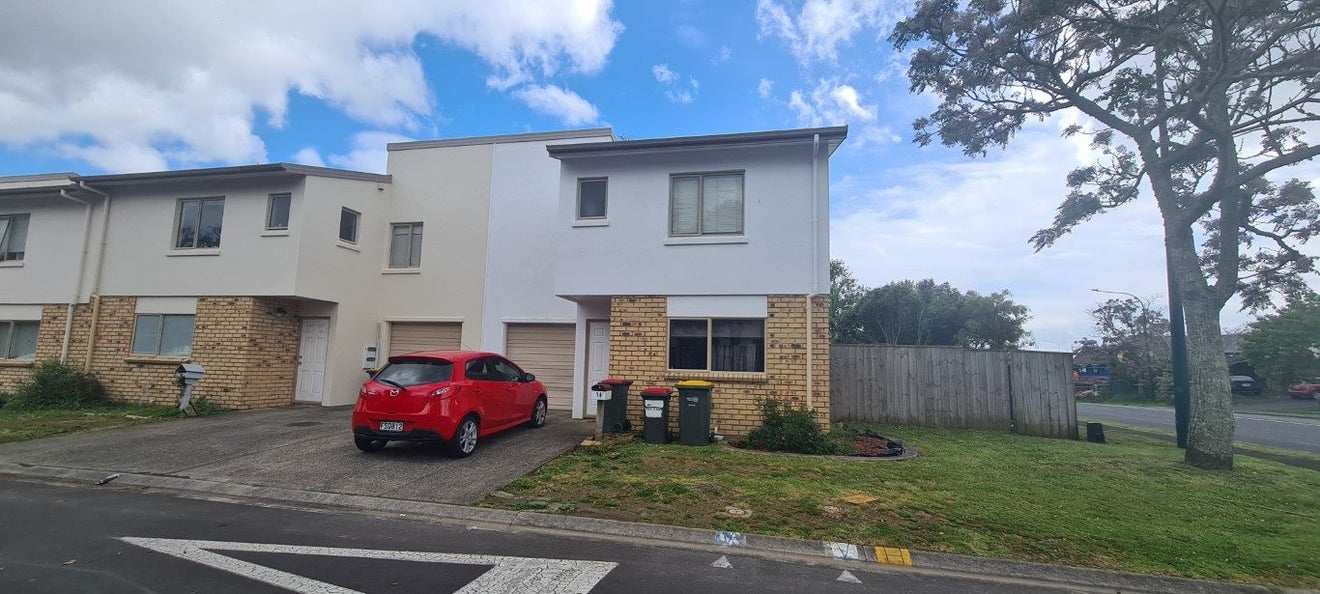 14 Gina Avenue, Ranui, Auckland - Carousel 1