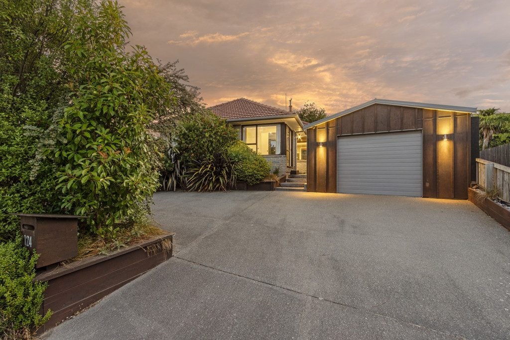 124 Warren Crescent, Hillmorton, Christchurch - Carousel 1