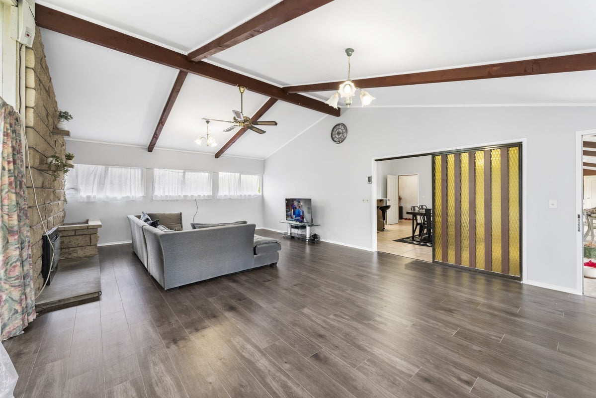 19 Corolu Place, Conifer Grove, Takanini - Carousel 2