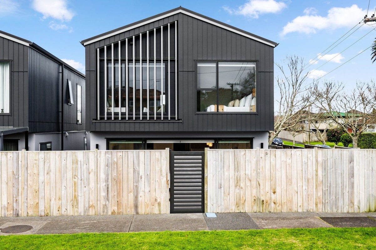 27A Tawhiri Road, One Tree Hill, Auckland - Carousel 1