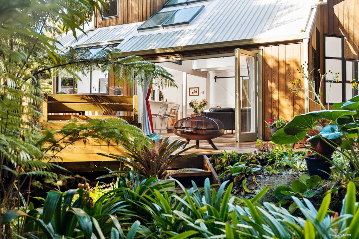 162 Woodlands Park Road, Titirangi, Auckland - Carousel 2