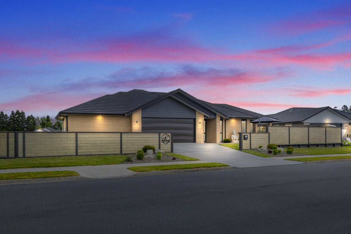 1 Whatumairangi Way, Owhata, Rotorua - Carousel 1