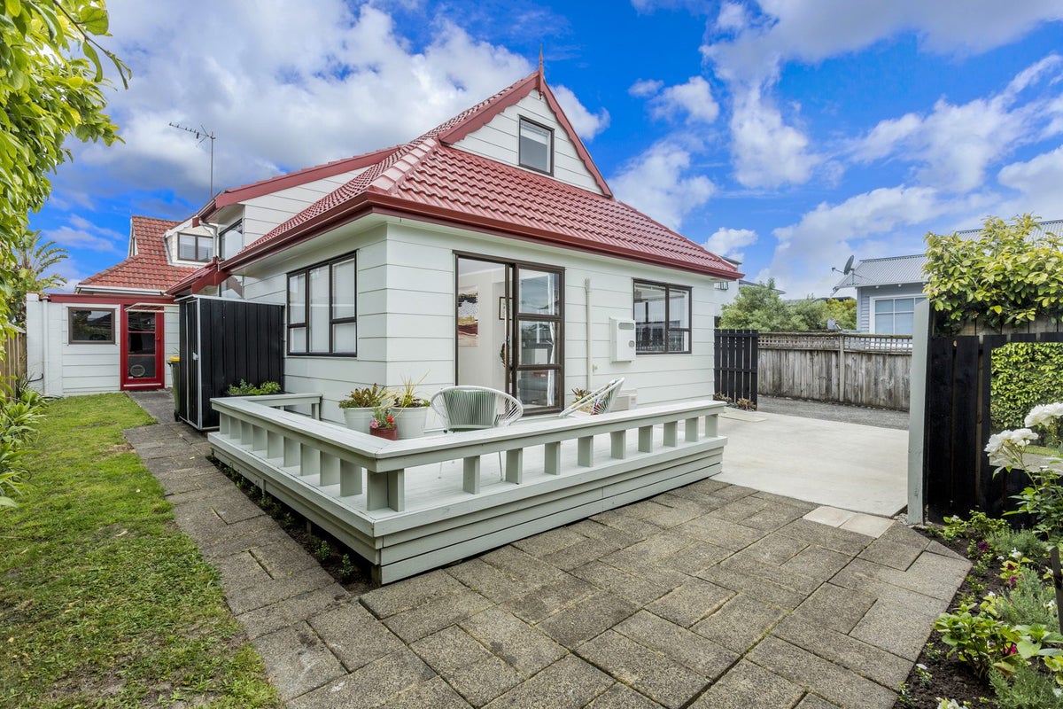 1/30 Ngataringa Road, Devonport, Auckland - Carousel 1