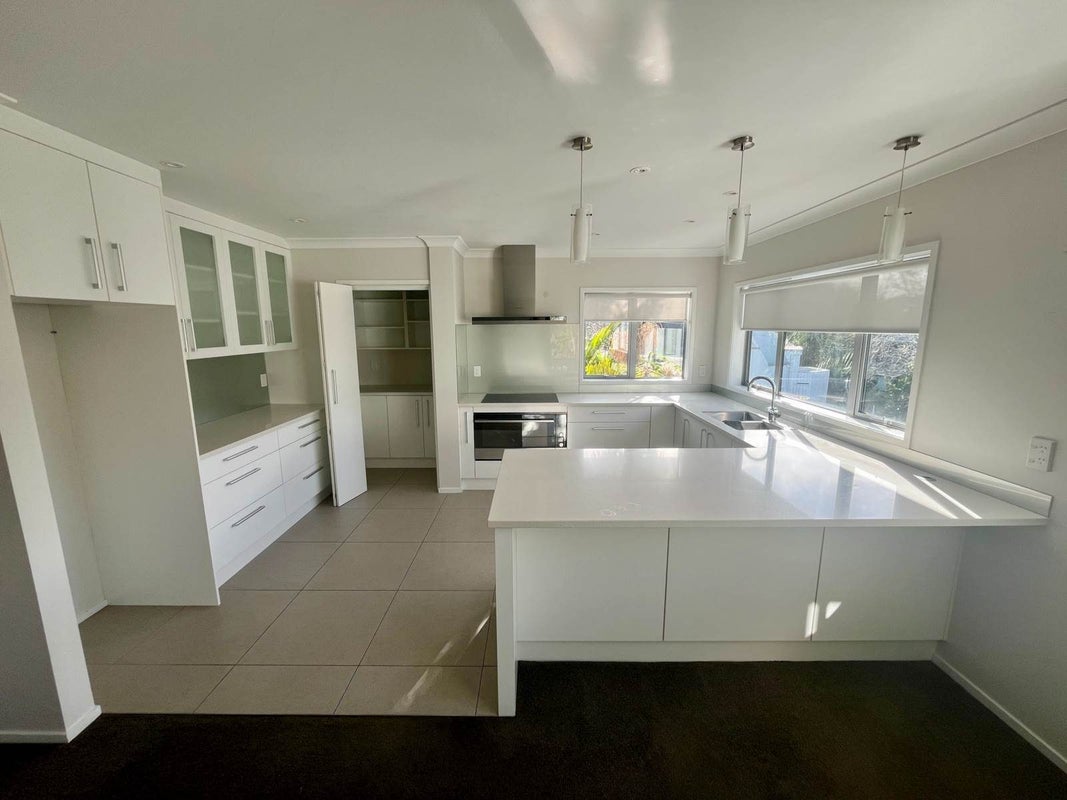 23A Eastcliffe Road, Castor Bay, Auckland - Carousel 2