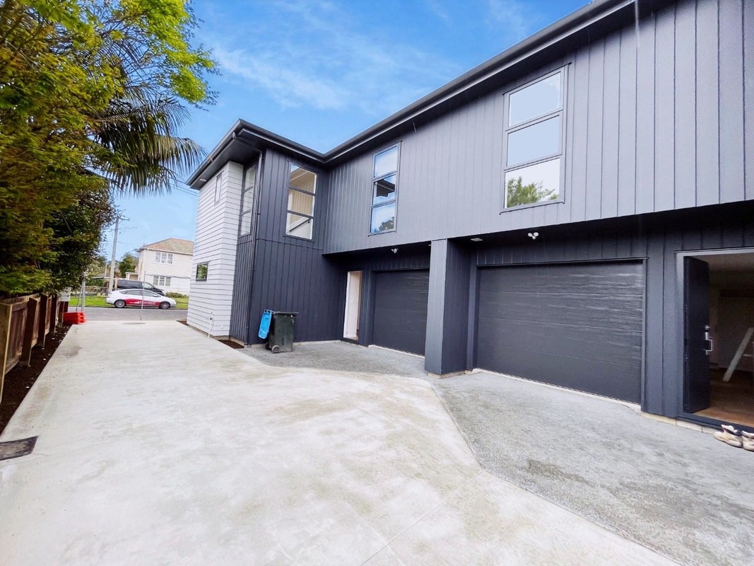 24 Kawiti Avenue, Point England, Auckland - Carousel 1