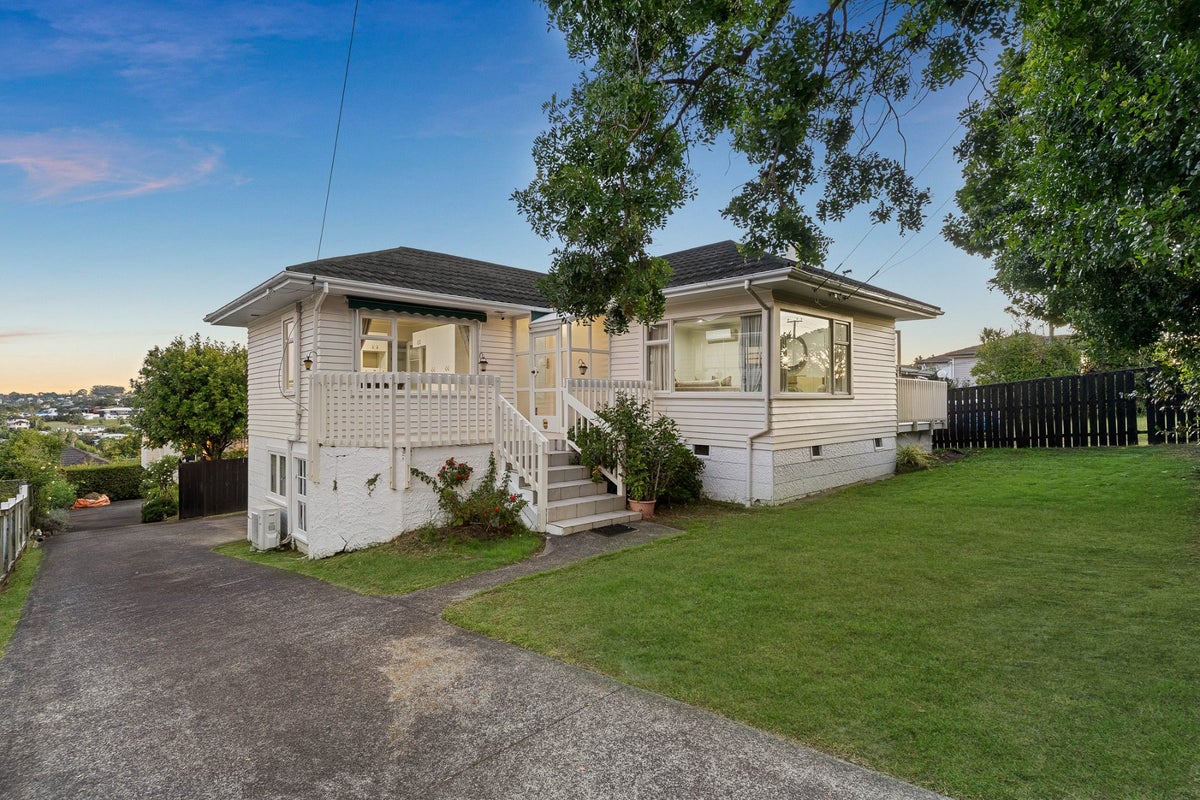 2/22 Knights Road, Rothesay Bay, Auckland - Carousel 1