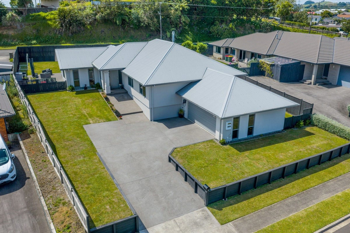 3 Margaret Alice Close, Whalers Gate, New Plymouth - Carousel 1