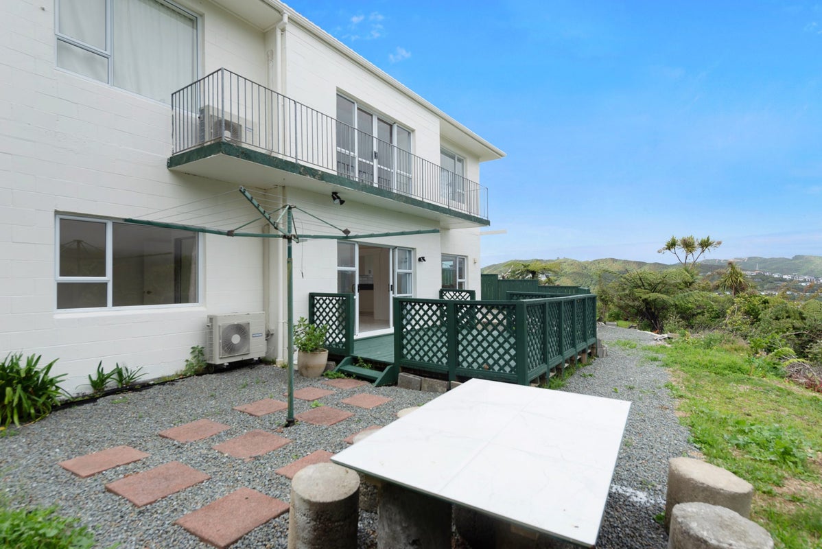8 Penlington Place, Karori, Wellington - Carousel 2