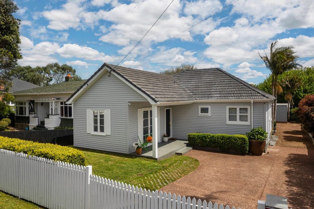 39 Harlston Road, Mount Albert, Auckland - Carousel 1