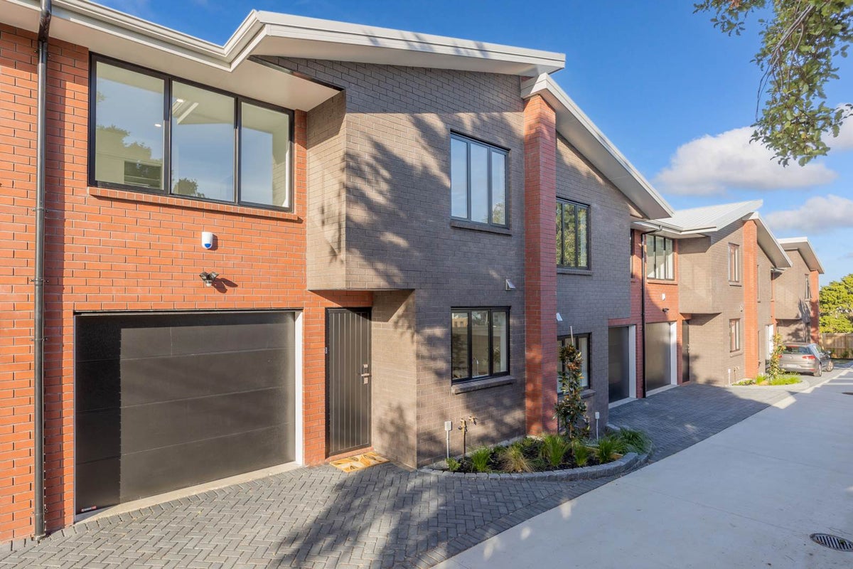 63B Torino Street, Point England, Auckland - Carousel 2
