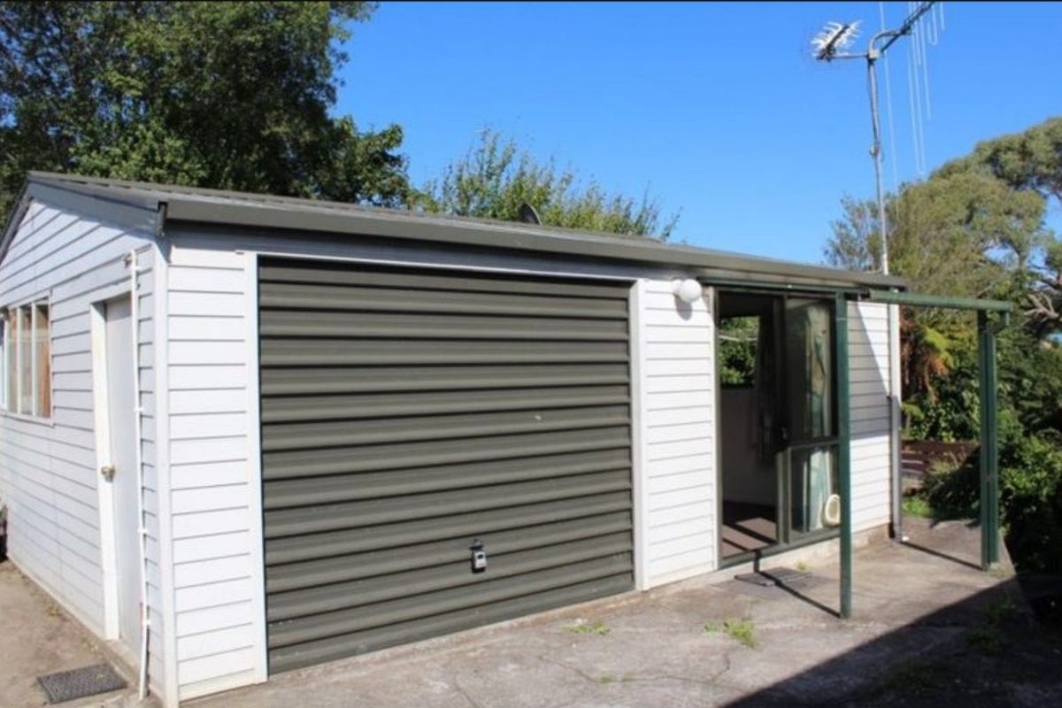 9 Tomin Road, Glenview, Hamilton - Carousel 1