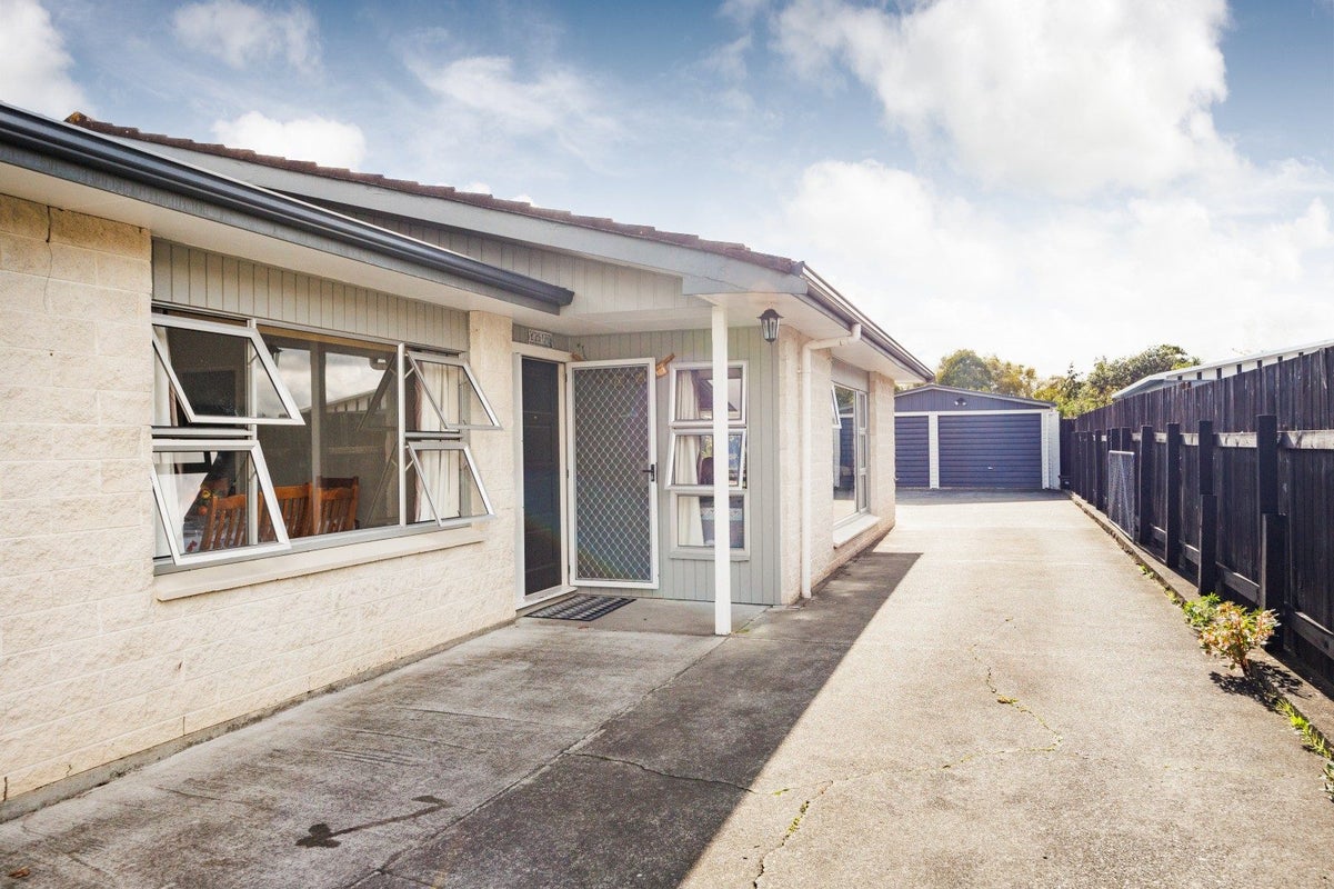 32 John F Kennedy Drive, Milson, Palmerston North - Carousel 2
