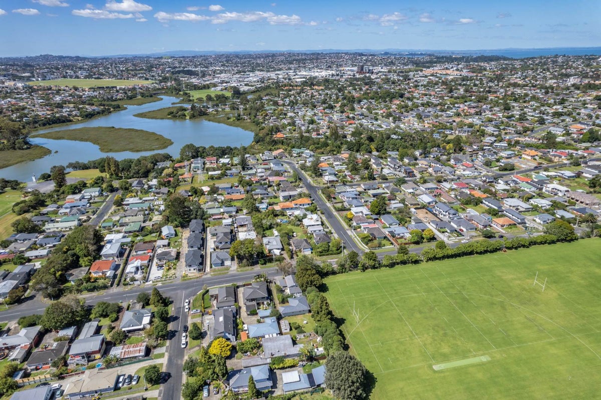 98 Archibald Road, Kelston, Auckland - Carousel 22