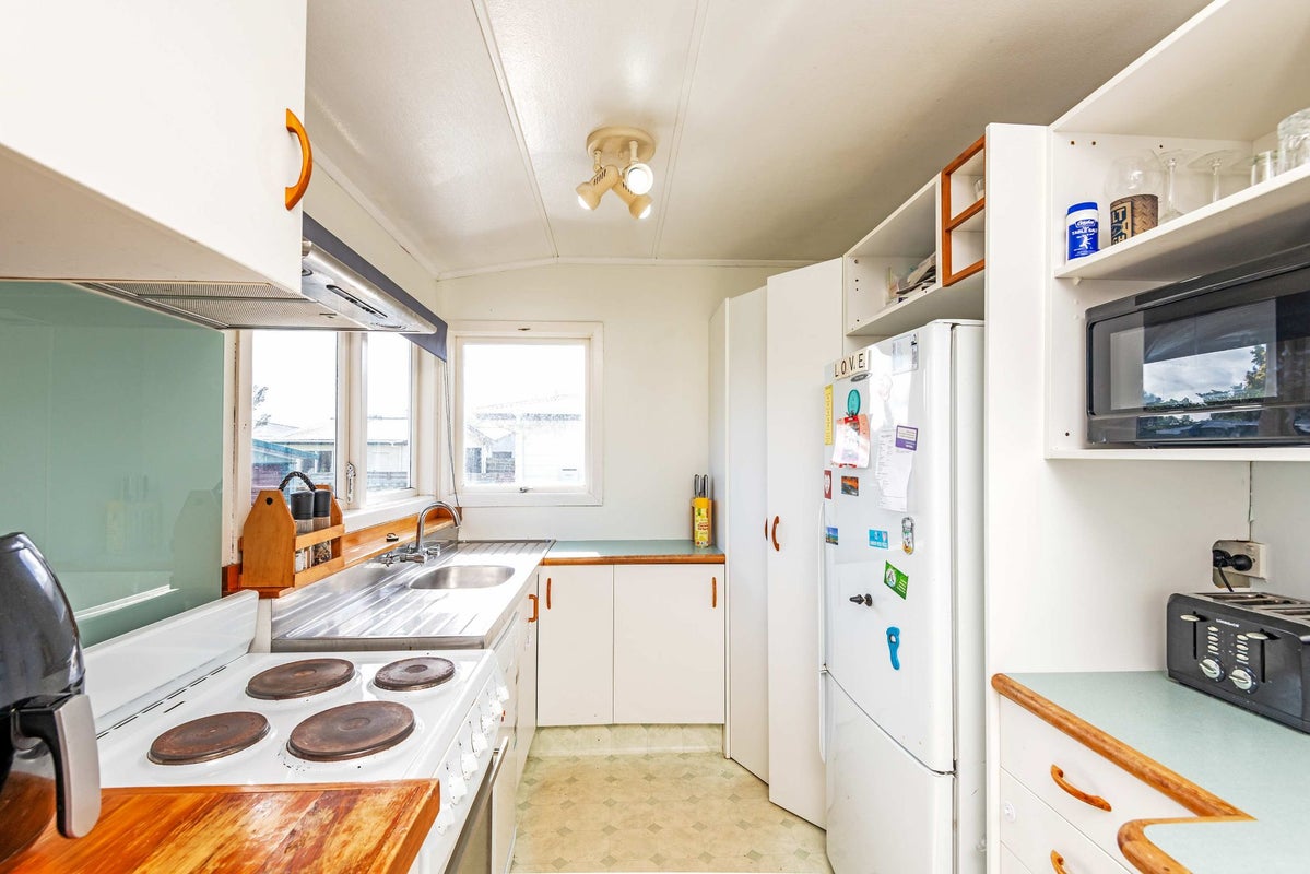 88 Apollo Parade, Milson, Palmerston North - Carousel 2
