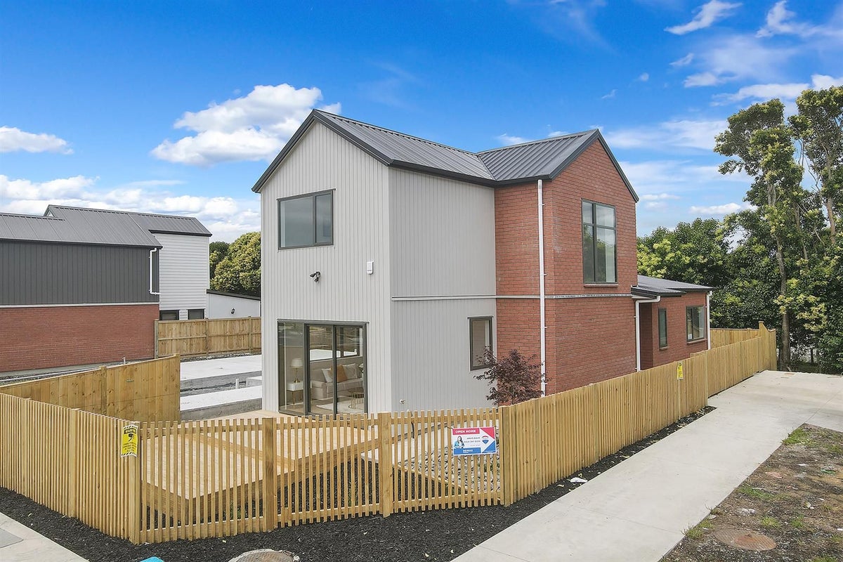68 Kairakau Street, Papakura - Carousel 1