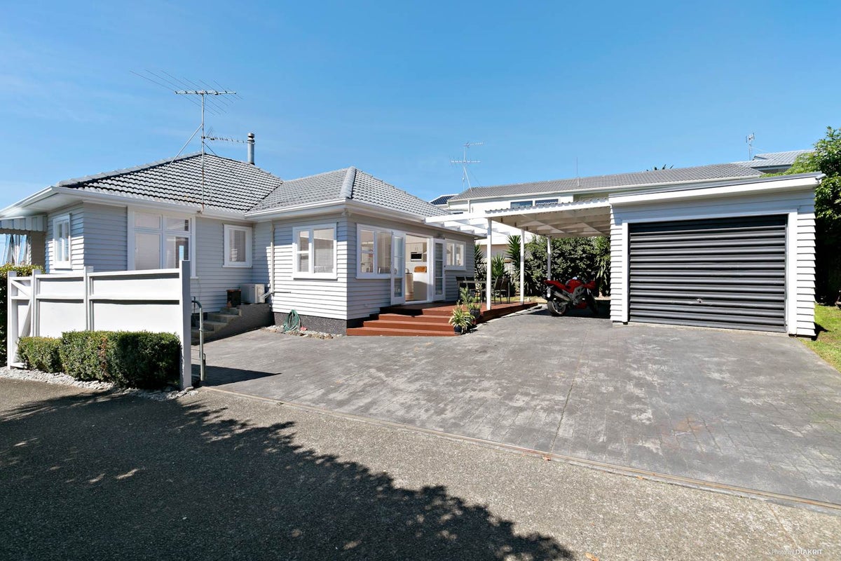 1/7 Nigel Road, Browns Bay, Auckland - Carousel 1