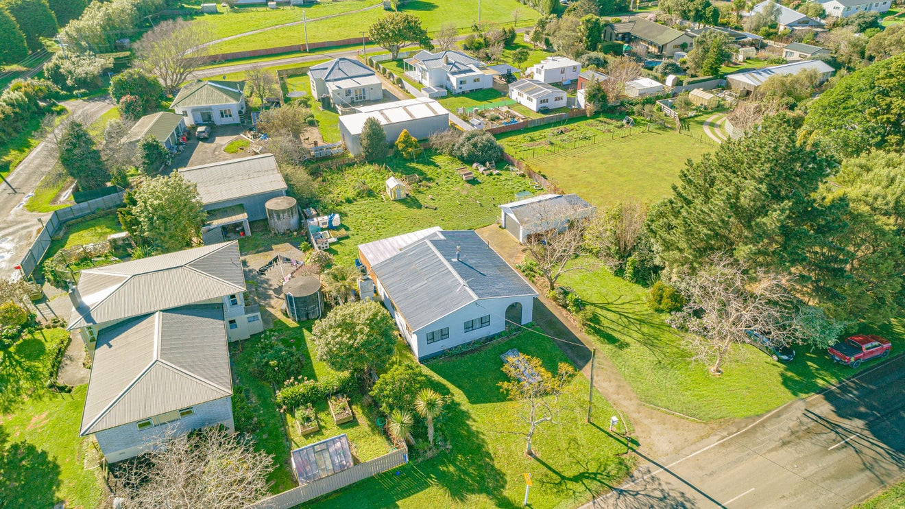 1127 No 2 Line, Fordell, Whanganui - Carousel 17