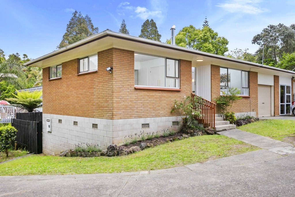 1/20 Flavia Close, Torbay, Auckland - Carousel 1