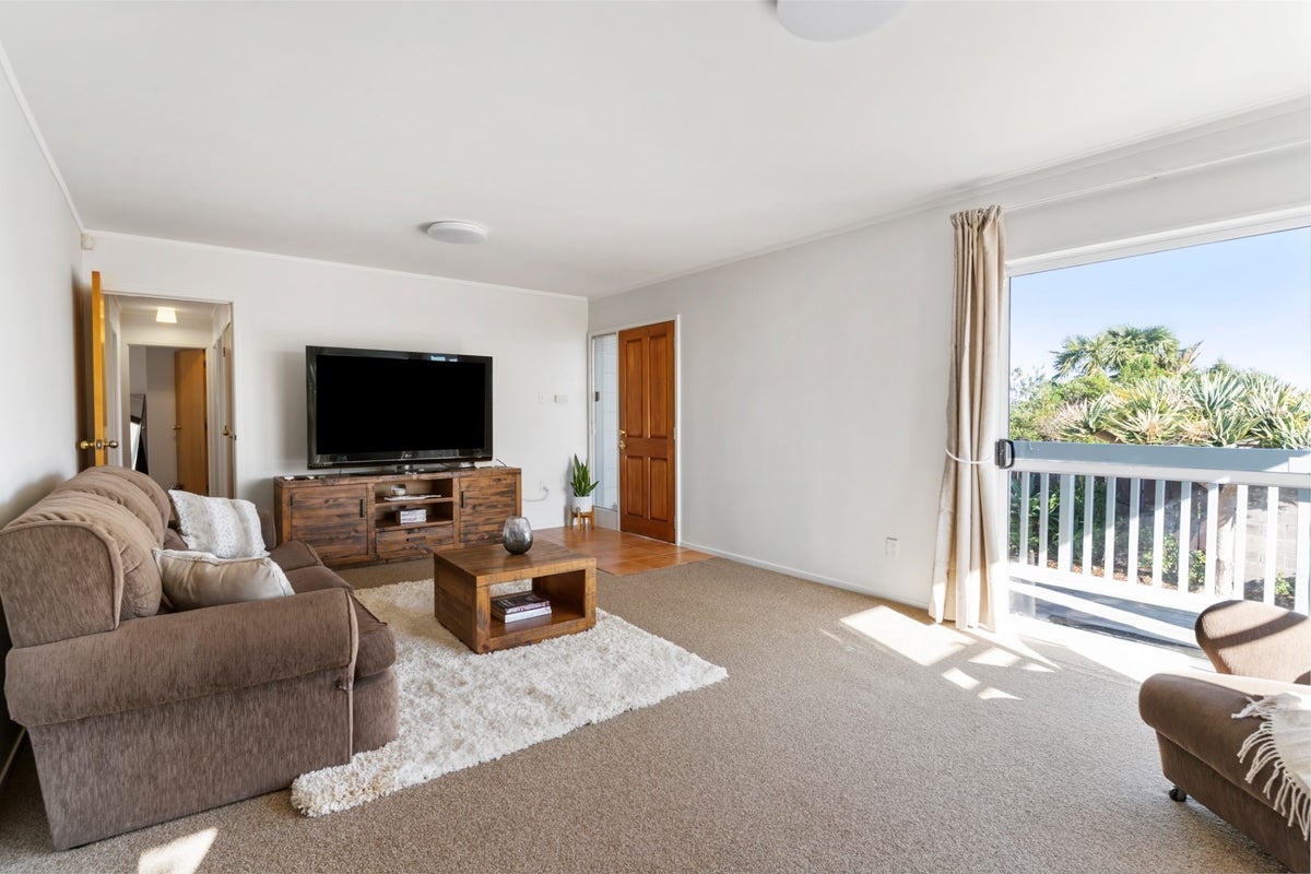 1/30 Vodanovich Road, Te Atatu South, Auckland - Carousel 2