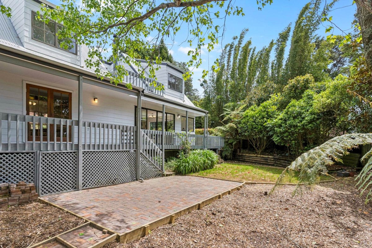 28 Longfellow Parade, Glen Eden, Auckland - Carousel 2