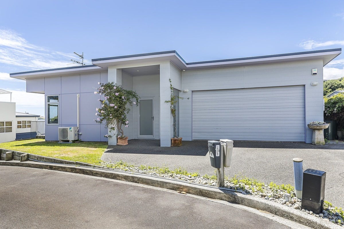 6 Cromarty Place, Papakowhai, Porirua - Carousel 1
