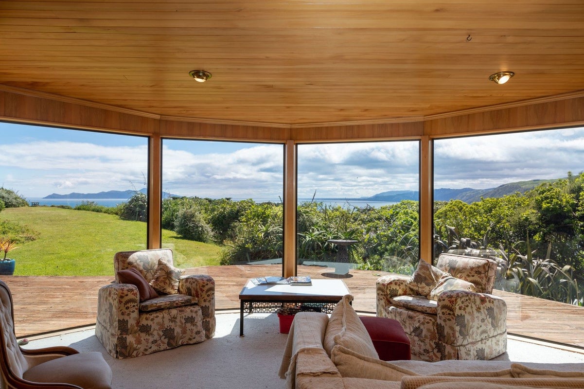 21 Raroa Place, Pukerua Bay, Porirua - Carousel 2