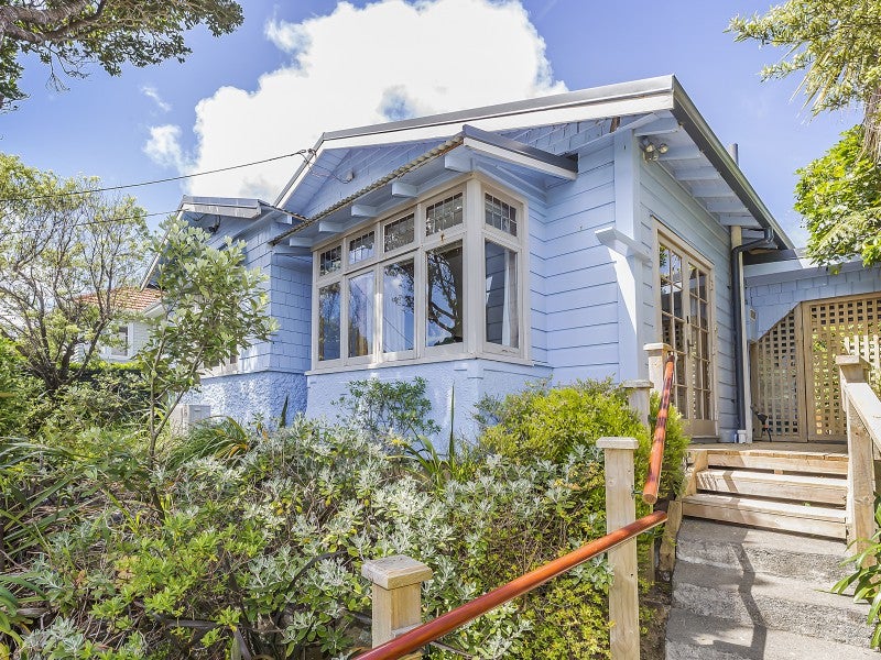 9 Albemarle Road, Northland, Wellington - Carousel 1