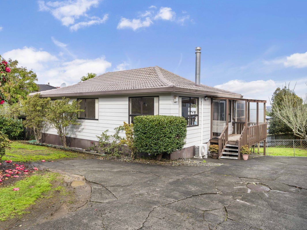 35 Rehia Road, Massey, Auckland - Carousel 1