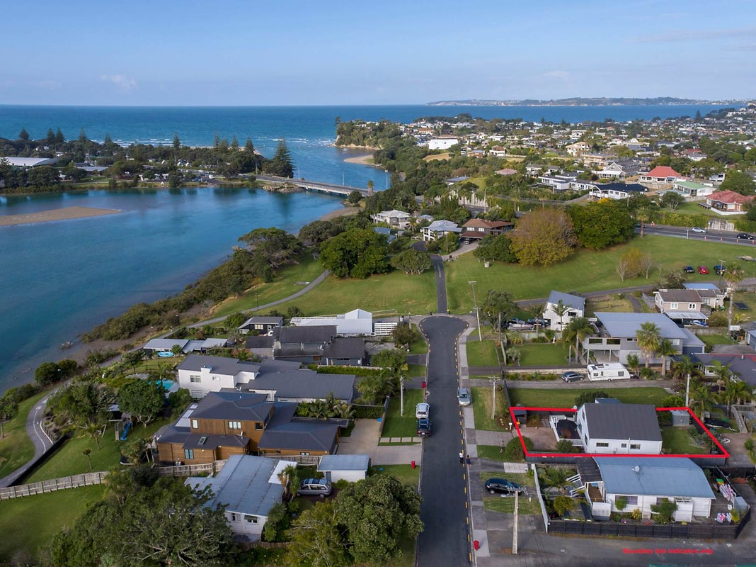 45A Pohutukawa Avenue, Red Beach, Whangaparaoa - Carousel 2